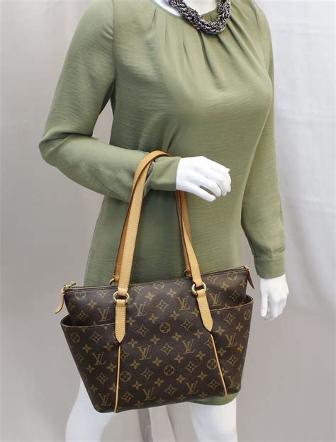 louis vuitton totally pm monogram.